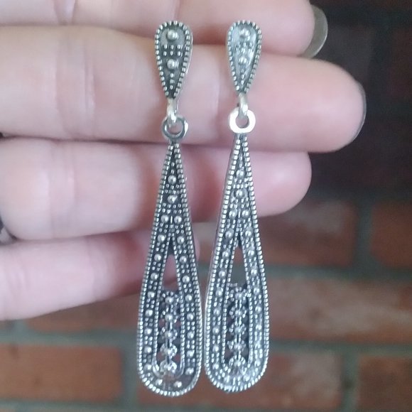 Roman Style Dangle Earrings - Picture 2 of 3